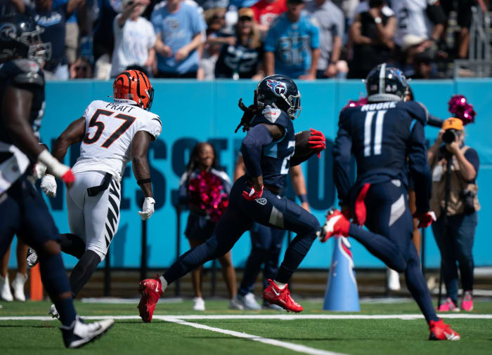 Tennessee Titans running back Derrick Henry (22) runs for a touchdown against the Cincinnati Bengals in the second quarter at Nissan Stadium in Nashville, Tenn., Sunday, Oct. 1, 2023.